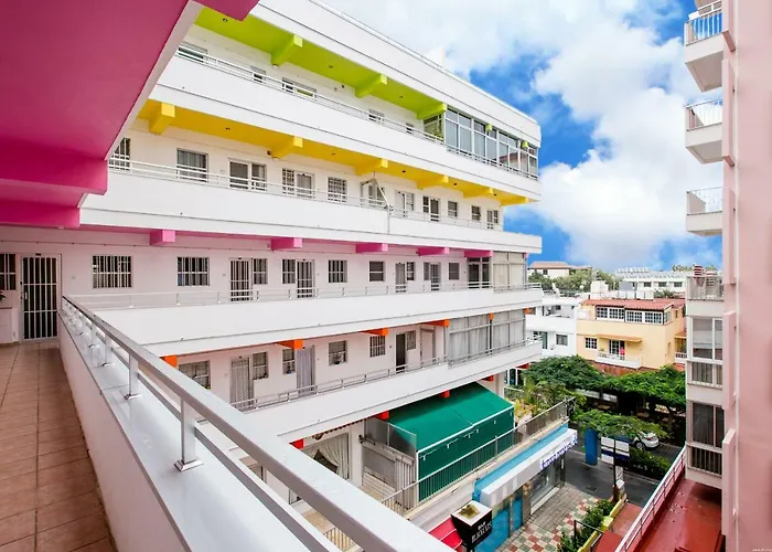 Cozy Apartment In Edificio Bahamas